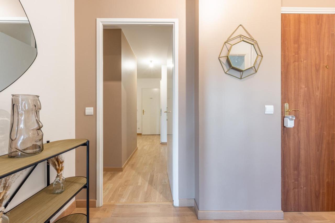 Апартаменти Luxe Flat For 7 - Fairytale Factory Бюссі-Сен-Жорж Екстер'єр фото