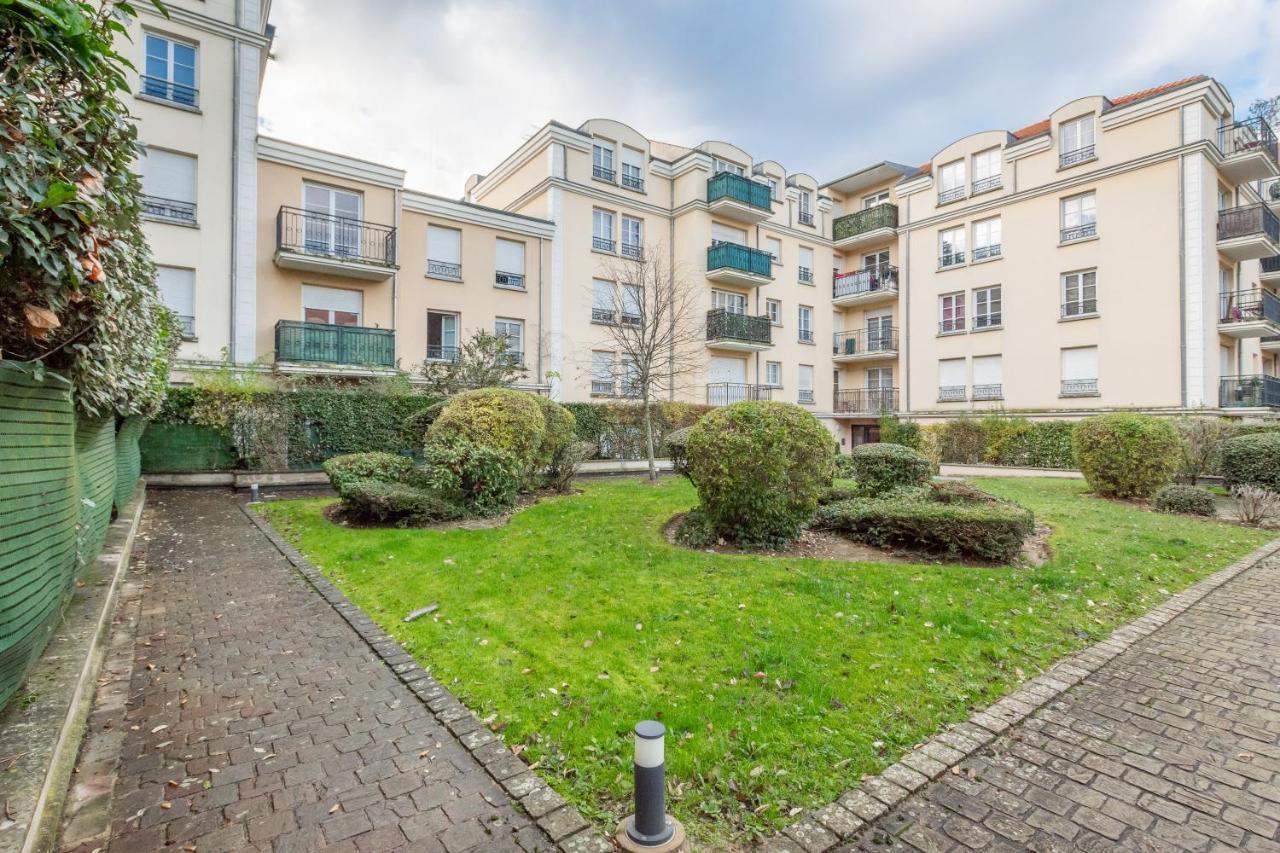 Апартаменти Luxe Flat For 7 - Fairytale Factory Бюссі-Сен-Жорж Екстер'єр фото