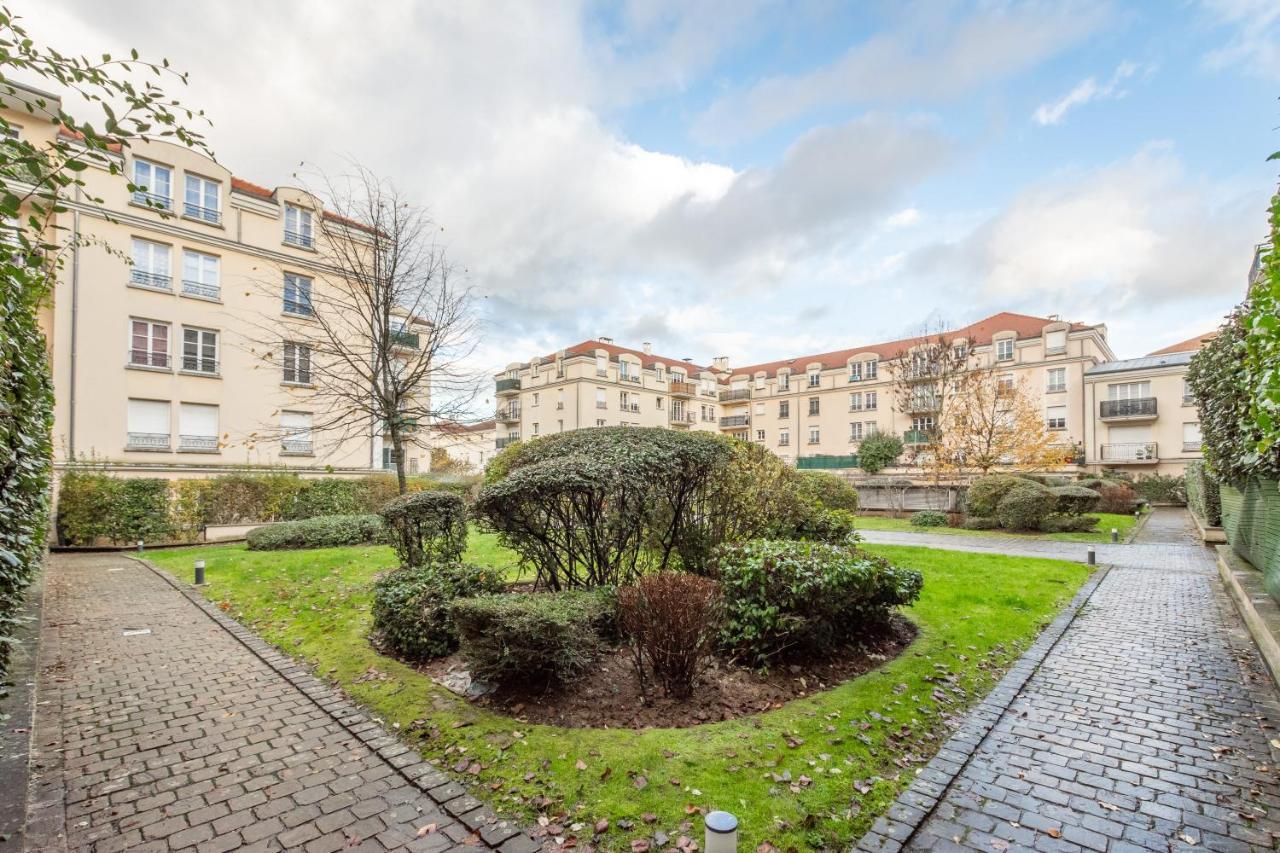 Апартаменти Luxe Flat For 7 - Fairytale Factory Бюссі-Сен-Жорж Екстер'єр фото